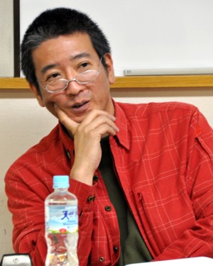 在大雪封闭的山庄里